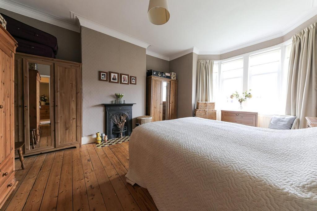 Bedroom 1.jpg