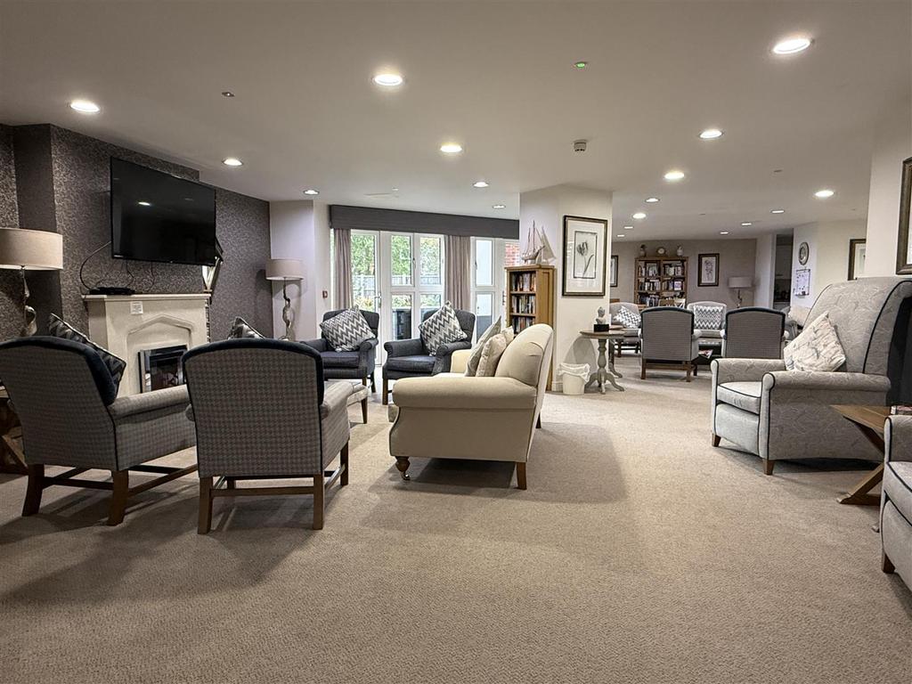 Communal lounge (4).JPG