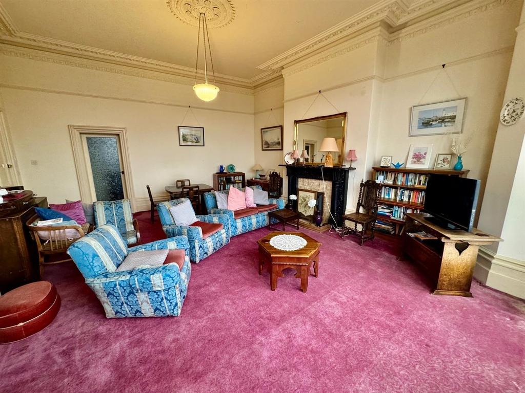 Lounge 2.jpg