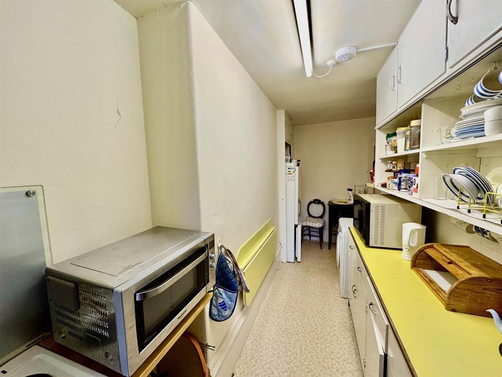 Kitchen 2.jpg