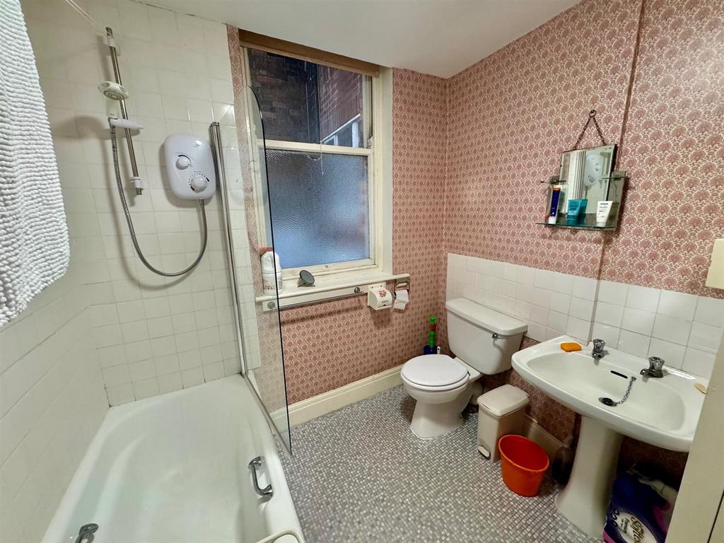 Bathroom.jpg