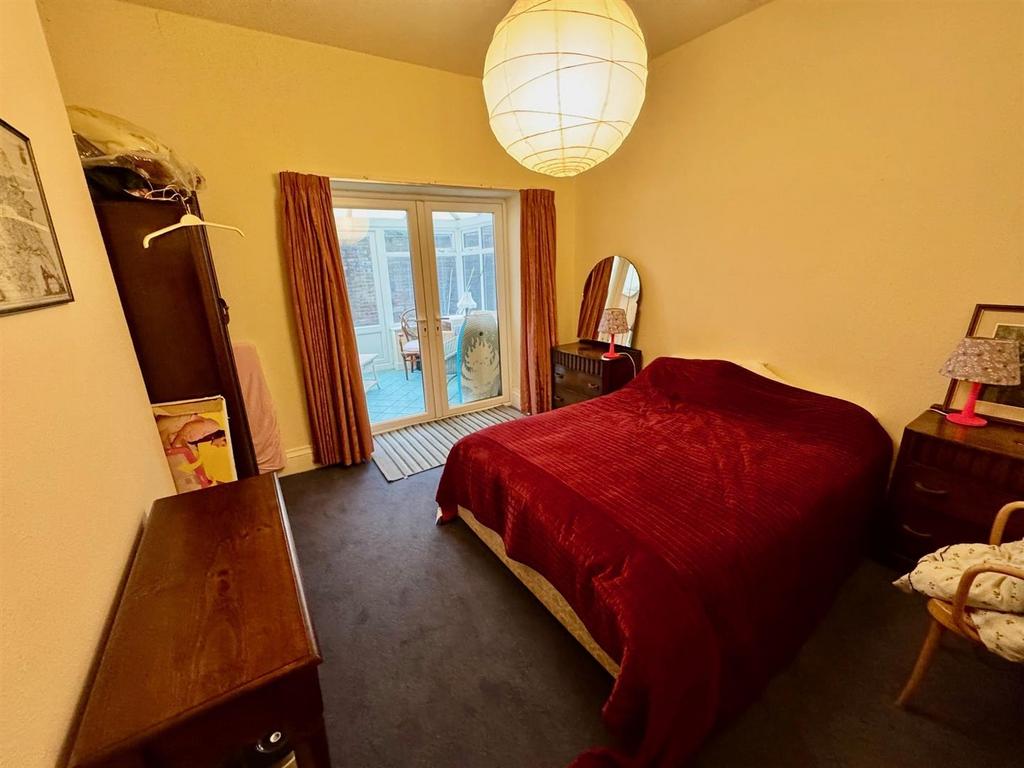 Bedroom 1.jpg