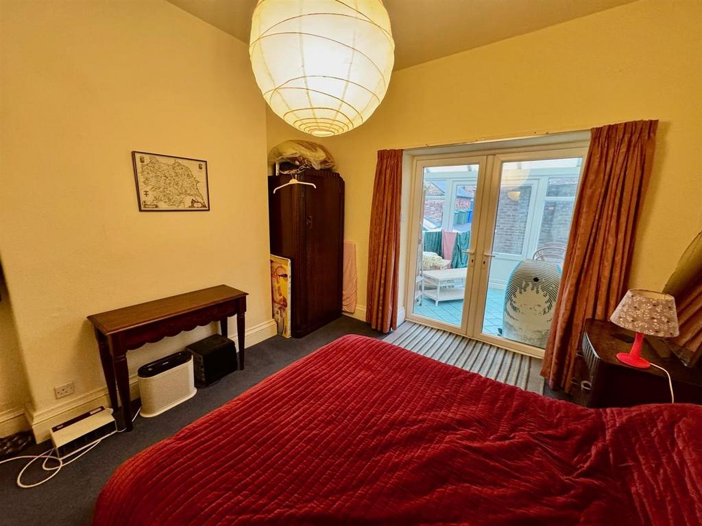 Bedroom 1b.jpg