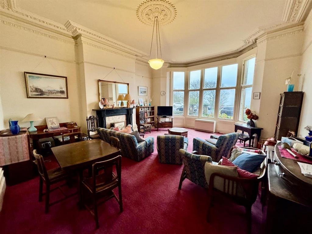 Lounge 3.jpg