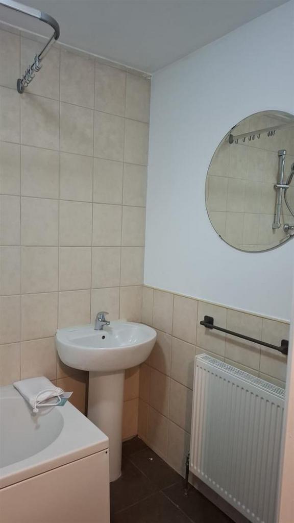 Bathroom / WC: