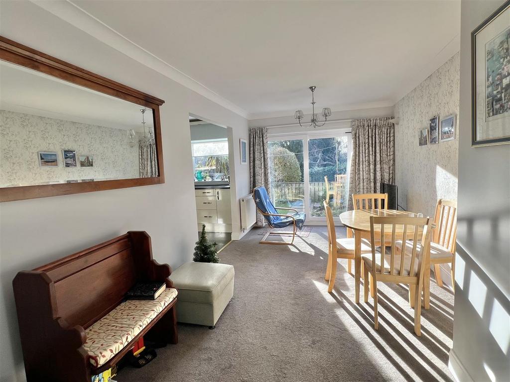 Dining room/bed 3