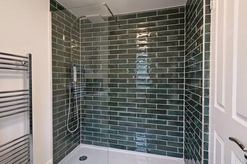 4 bedroom semi-detached house to rent, Wharncliffe Road, London SE25