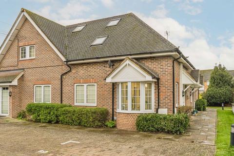 Upper Halliford Road, Shepperton TW17