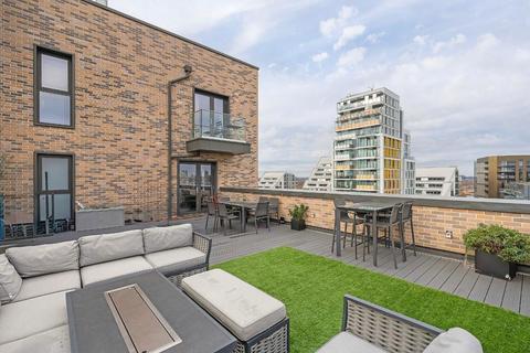 2 bedroom apartment to rent, London SW18