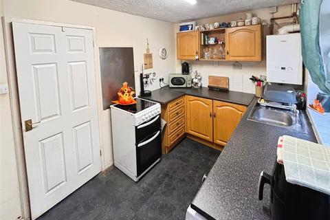 2 bedroom terraced house to rent, Herons Rise, Hampshire SP10