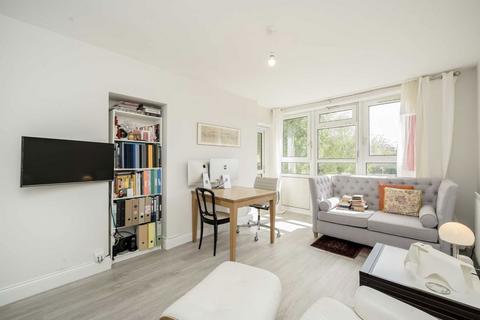 1 bedroom flat to rent, Rosenau Road, London SW11