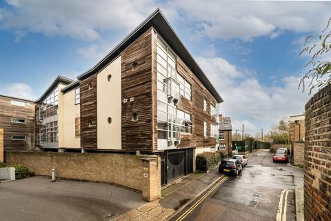 Charleville Mews, Old Isleworth TW7