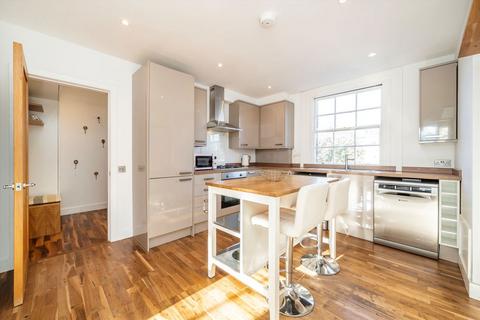 3 bedroom flat to rent, King Street, London W6