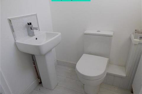 2 bedroom end of terrace house to rent, Alma Street, Abertillery, NP13 1QD