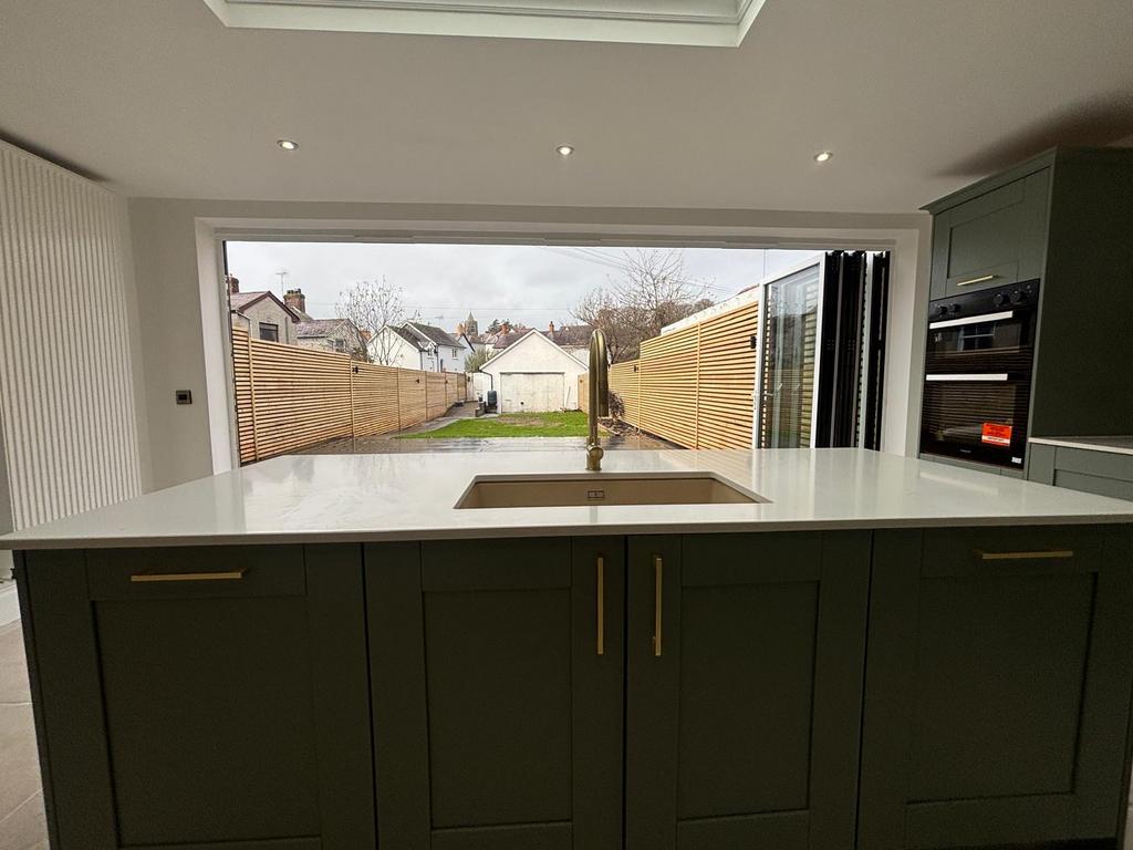 Kitchen (fifth image)