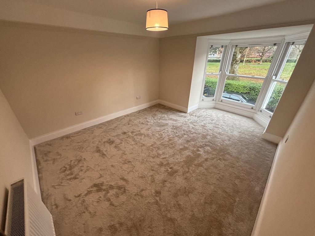 Front bedroom 2