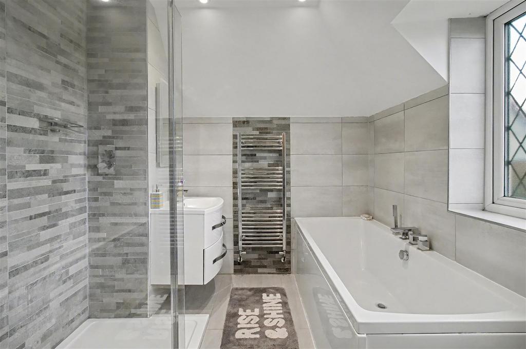 En-Suite Bathroom