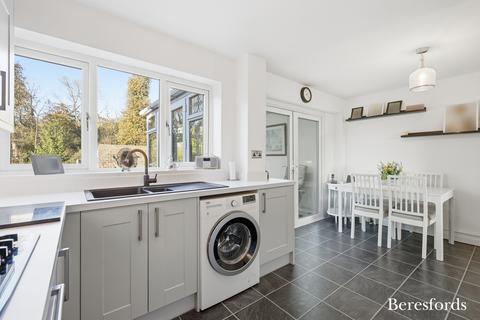 3 bedroom end of terrace house for sale, Holbrook Close, Billericay, CM11