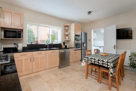 4 bedroom detached house for sale, Prospero Drive, Heathcote, Warwick