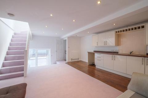 4 bedroom semi-detached house to rent, Devon Way, Brighouse