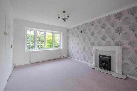 4 bedroom semi-detached house to rent, Devon Way, Brighouse
