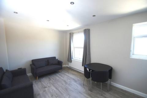 2 bedroom flat to rent, Holywell WD18, Watford, WD18