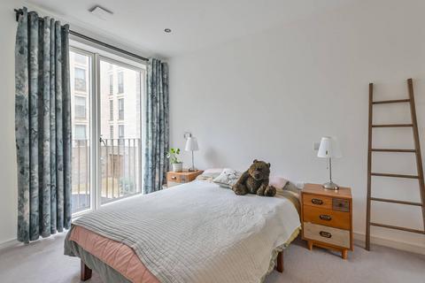 2 bedroom flat for sale, Brownswood Road, Highbury, London, N4
