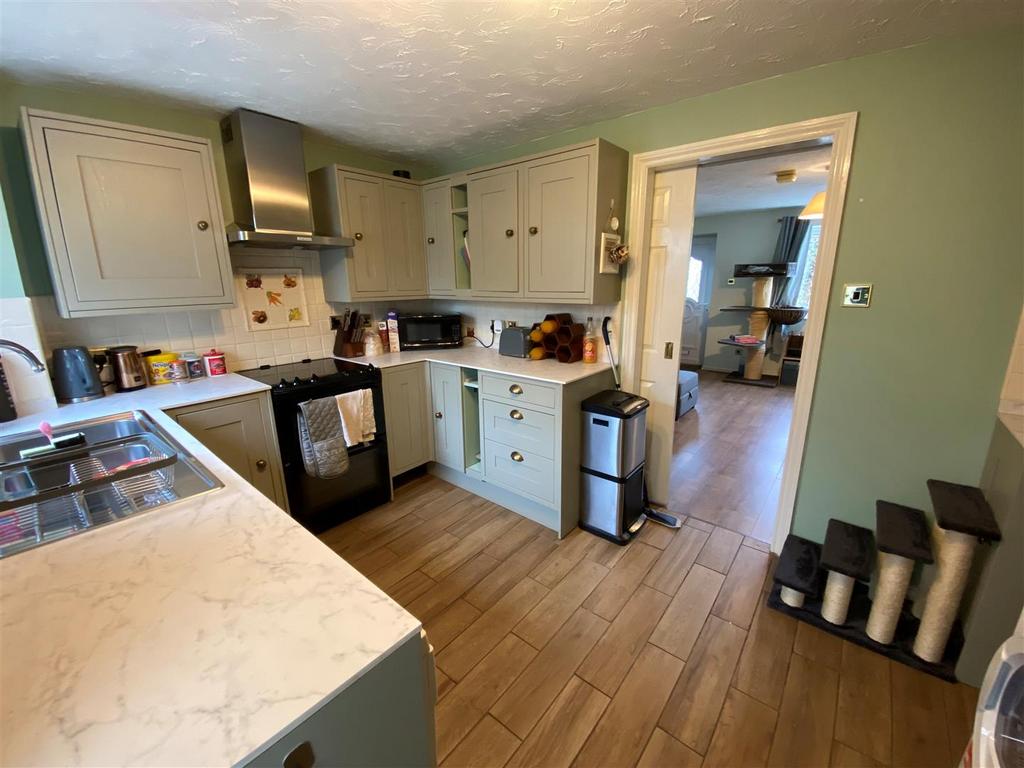 Kitchen 2.jpg