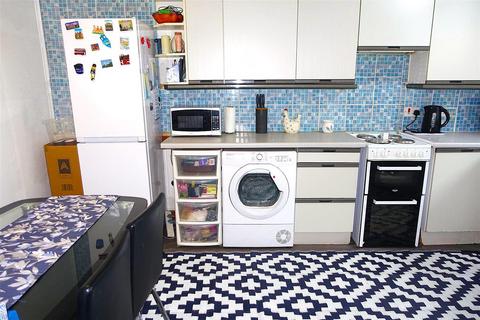 3 bedroom end of terrace house for sale, Liddle Drive, Bo'ness