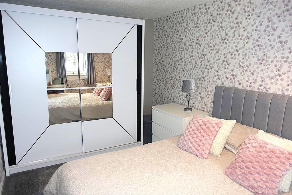 Bedroom 1 2.jpg