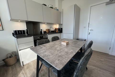 undefined, London Road, Staines TW18