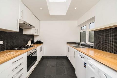 2 bedroom flat to rent, Clarence Avenue, London SW4