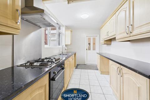 3 bedroom end of terrace house to rent, Holbrook Lane, Coventry CV6