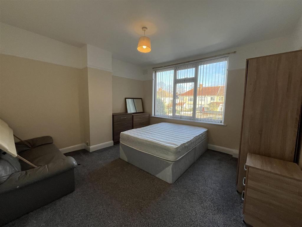 Bed room 2.jpeg