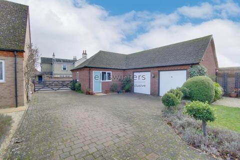 4 bedroom detached house for sale, Laxton Grange, Bluntisham