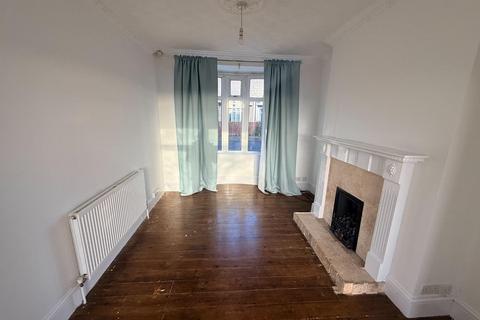 3 bedroom terraced house to rent, South Terrace, South Bank, Middlesbrough