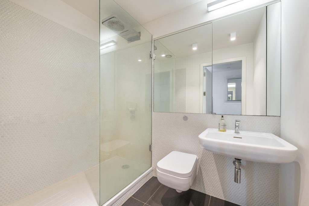 Bathroom (2).jpg