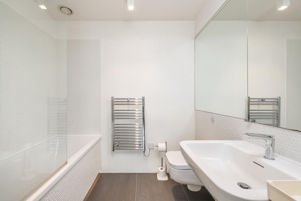 Bathroom (1).jpg