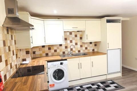 2 bedroom semi-detached house to rent, West Wycombe Road, High Wycombe HP12