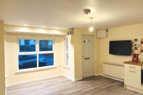 2 bedroom semi-detached house to rent, West Wycombe Road, High Wycombe HP12