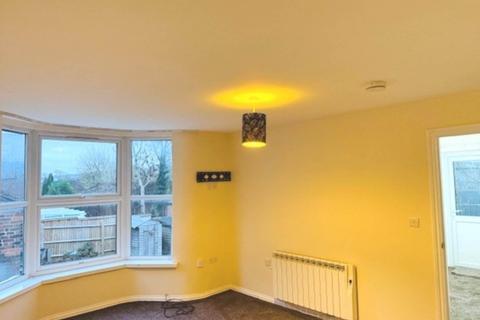 2 bedroom semi-detached house to rent, West Wycombe Road, High Wycombe HP12