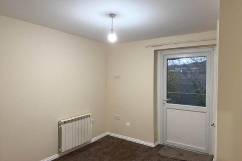 2 bedroom semi-detached house to rent, West Wycombe Road, High Wycombe HP12