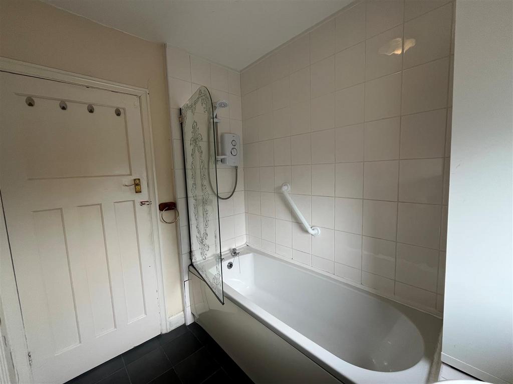 Bathroom 1.jpg