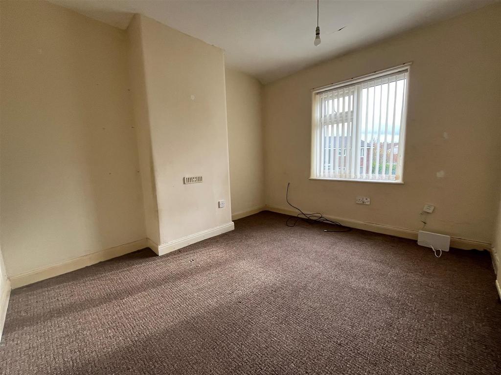 Bedroom rear.jpg