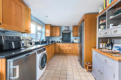 undefined, Castle Street, Hampshire GU52