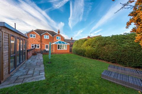 undefined, Castle Street, Hampshire GU52