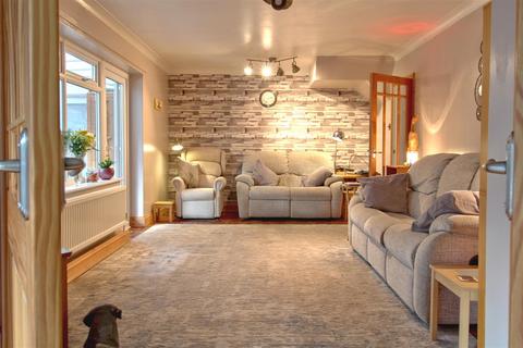 4 bedroom detached house for sale, St. Marys Close, South Wootton