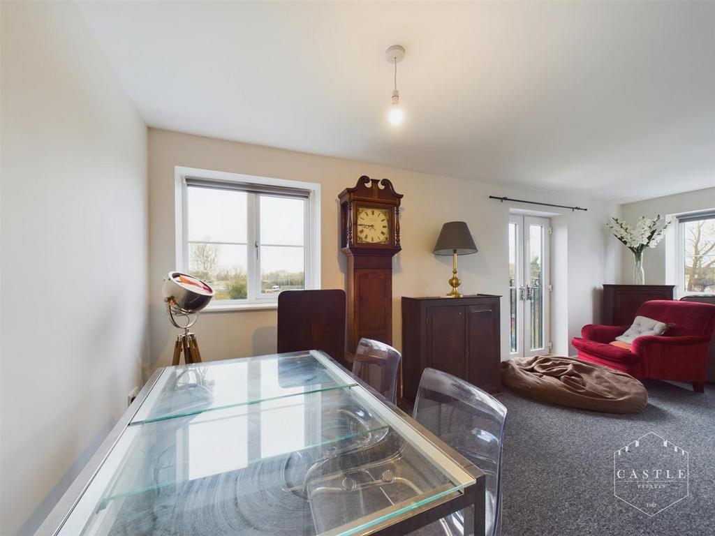 Open plan lounge/dining room