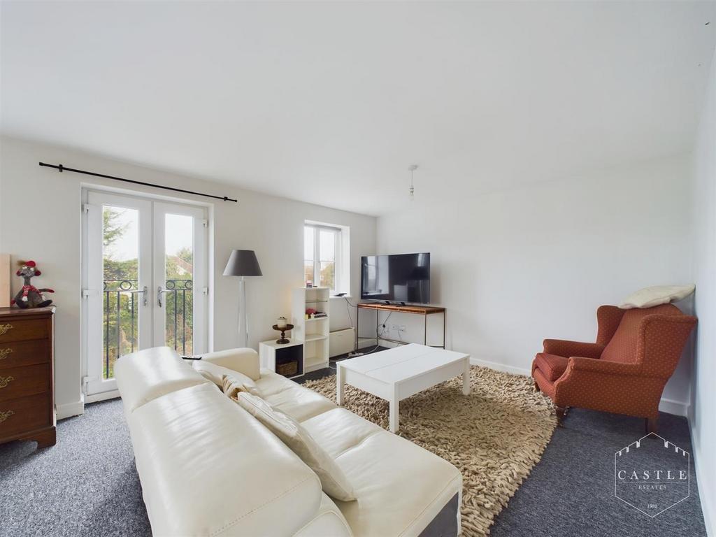 Open plan lounge/dining room
