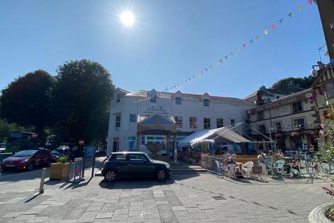 3 bedroom flat to rent, The Moor, Falmouth